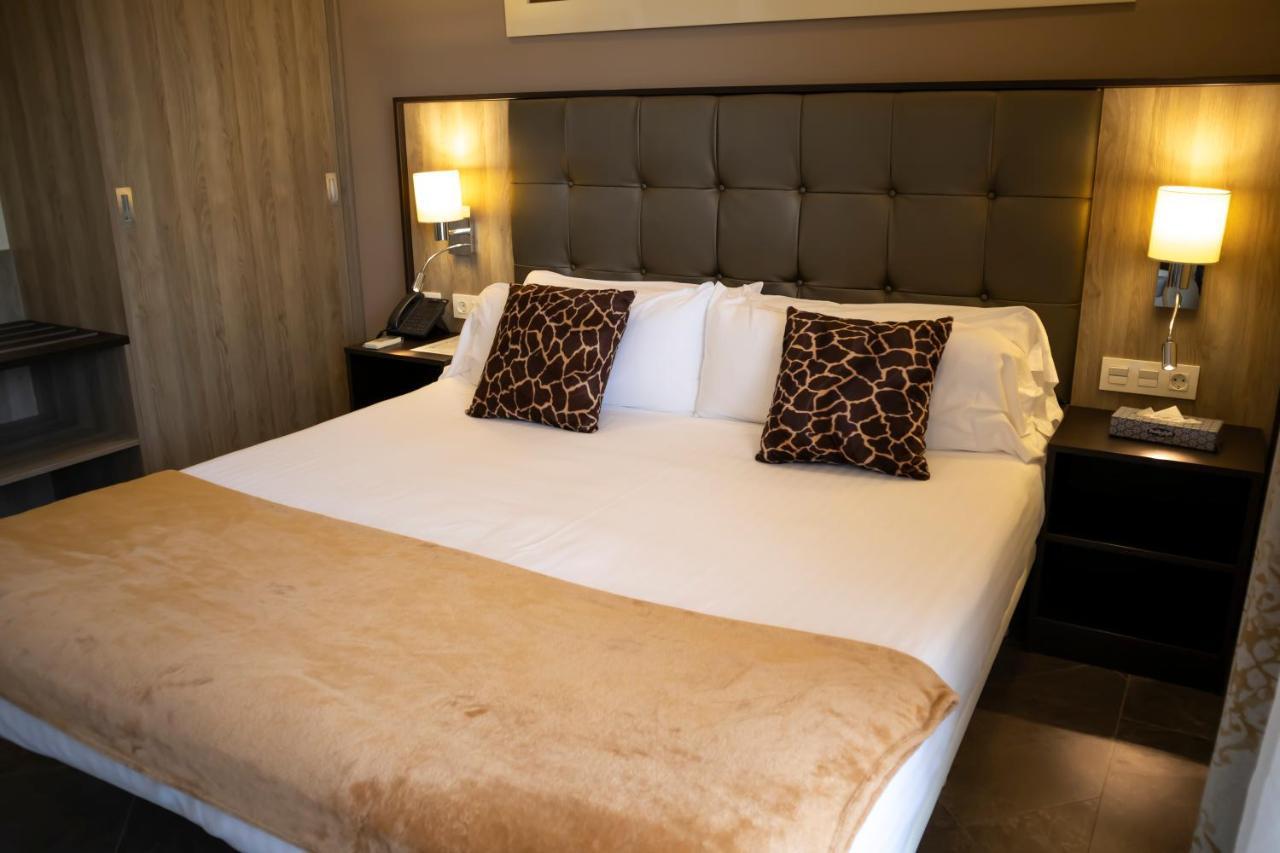 Hotel Admiral San Roque Bagian luar foto